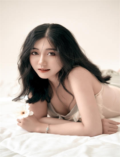 热搜话题：《为何要闪婚夫人她五行缺钱啊》观影评价：优缺点全面分析，值得一看吗